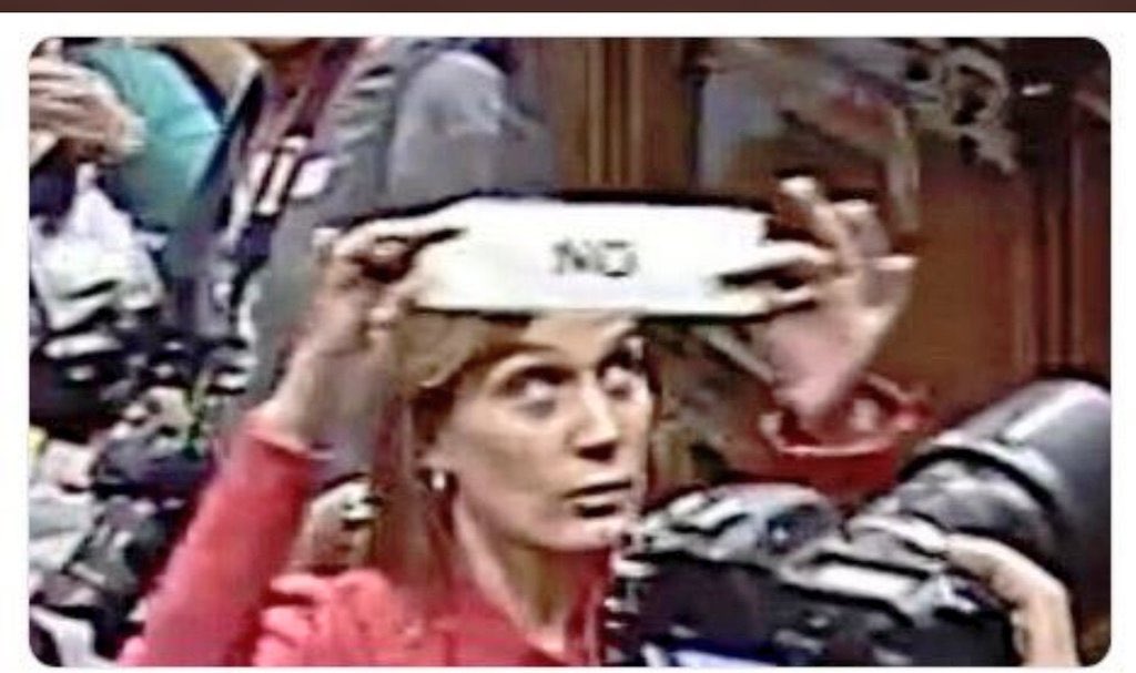 La <a href="/jessicaalbiach/">Jéssica Albiach</a> dona lliçons sobre què és ser de dretes i d'esquerres, però no hi ha res més nazi i de dretes que assenyalar companys de la política en un Parlament.