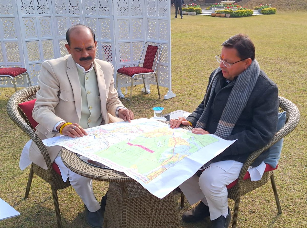 शासकीय आवास पर प्रदेश में सड़क कनेक्टिविटी को सुदृढ़ करने हेतु विभिन्न परियोजनाओं पर माननीय केंद्रीय सड़क परिवहन एवं राजमार्ग राज्य मंत्री श्री <a href="/AjayTamtaBJP/">Ajay Tamta</a> जी के साथ विचार विमर्श किया। उक्त सभी परियोजनाओं पर केंद्रीय राज्य मंत्री जी ने सहमति व्यक्त की है। शीघ्र ही इन परियोजनाओं