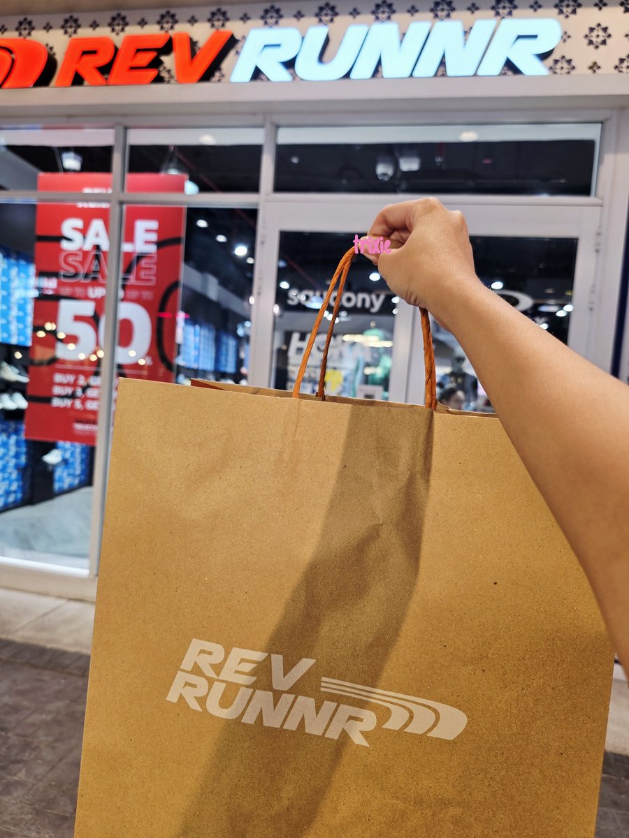 ทาสรัก Rev Runnr ตลอดไป
ลดราคาเยอะจนงอกใหม่อีกคู่