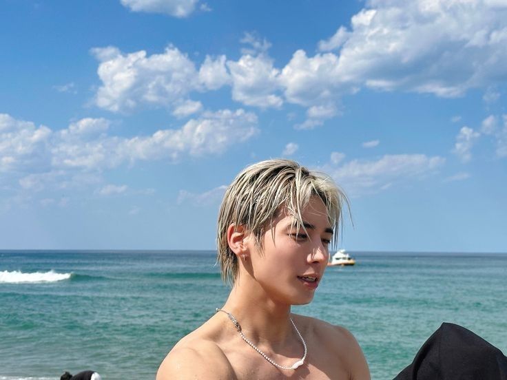 dyaryongbanyaga's tweet photo. 🌊 surf &amp; the snow
— a #taegyu au

where surfer ng siargao dos (kth) collided with snowboarder aiden (cbg) in the middle of riding the waves. https://t.co/5T7uofigDx