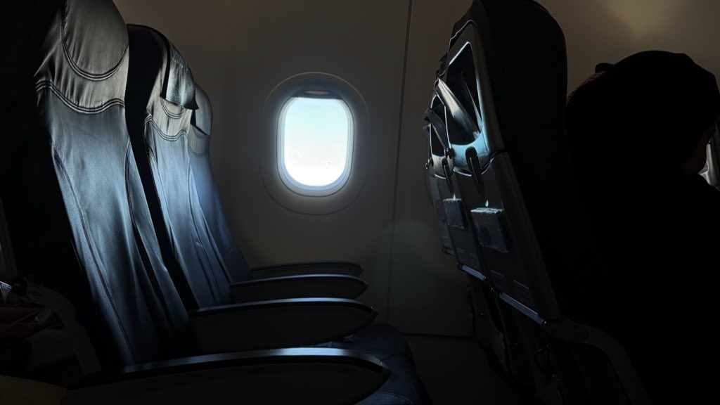 "شعور إنّك تفارق كل ذكرى عالقه بالجوف
تحس إنّك تودّع في حياتك نصفك الثاني.."