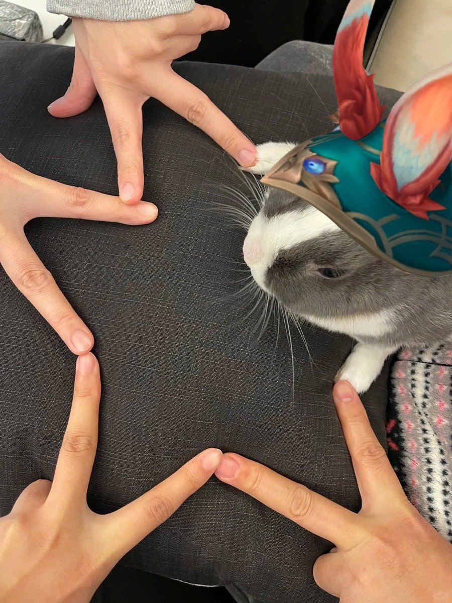 Haiiii everybun :3 gm

I updated my strawpage if u guys wanna check it out... and also maybe send me stuff nudge nudge

auroratism.straw.page