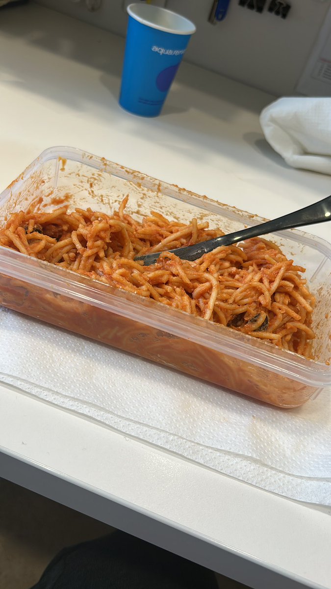 Almorzando el curro el tupper que me preparó la socia ❤️🫶🏽