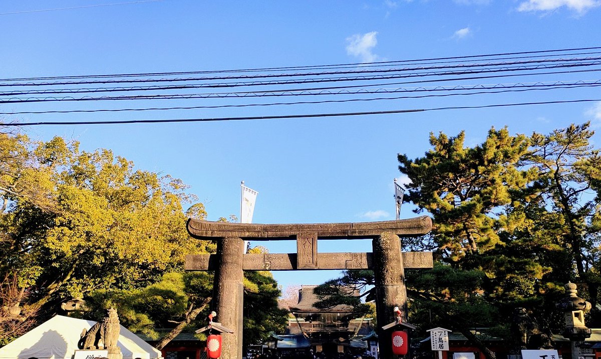 fudemojitozenta's tweet photo. 初詣に行ってきた
小春日和のような一日☀
おみくじは凶だった
たぶん人生初な気がする🤔
のびしろしかないのか、ラッキー🍀 https://t.co/ob7X2X1HO6