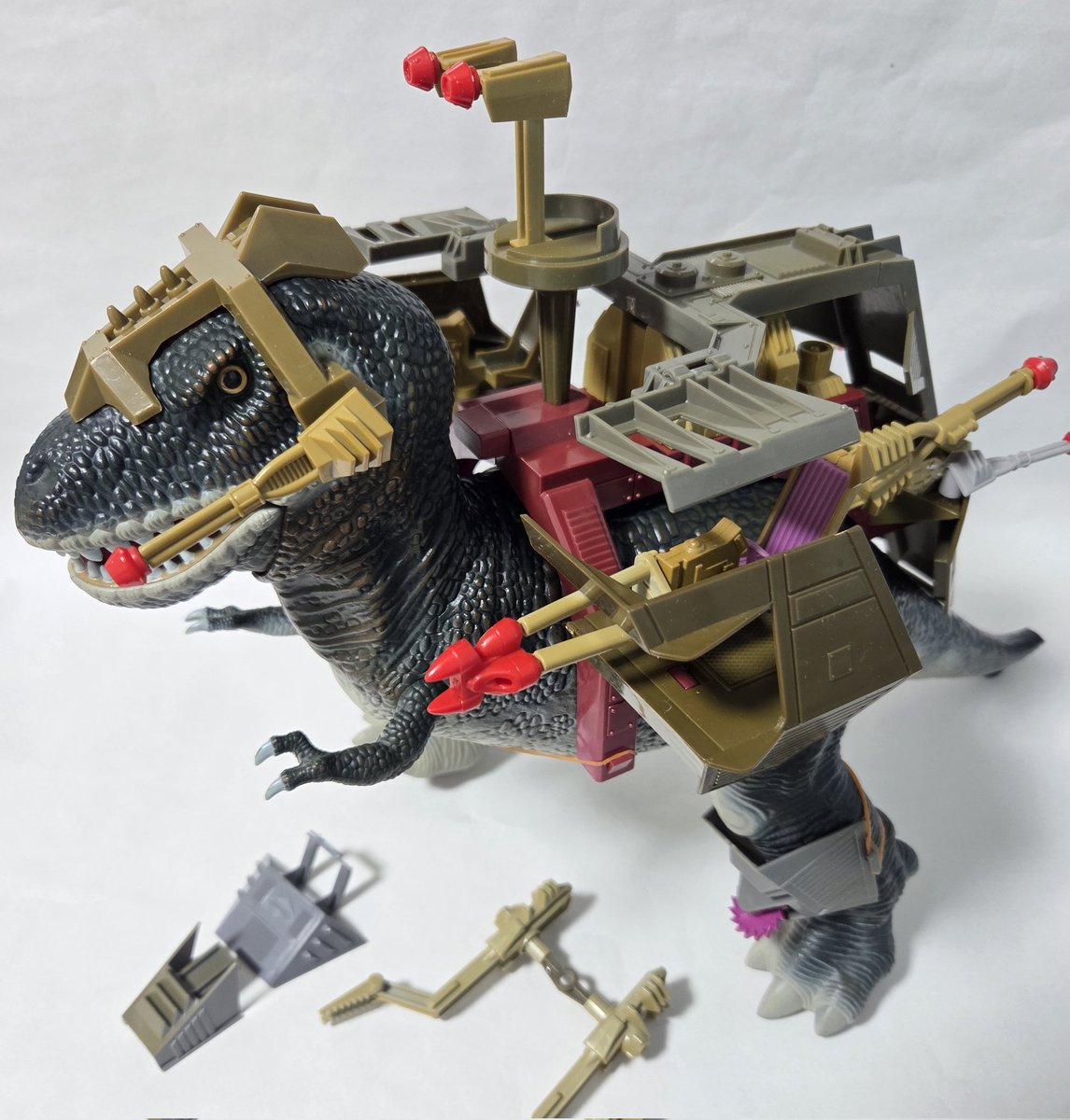 そしてお年始ビッグアイテム 武装恐竜ダイノスのティラノサウルスの