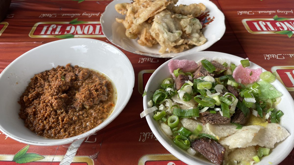 kozirama's tweet photo. Salah satu penghuni tahta tertinggi persotoan nusantara. Sutri juga cakep https://t.co/01YM1G4opy