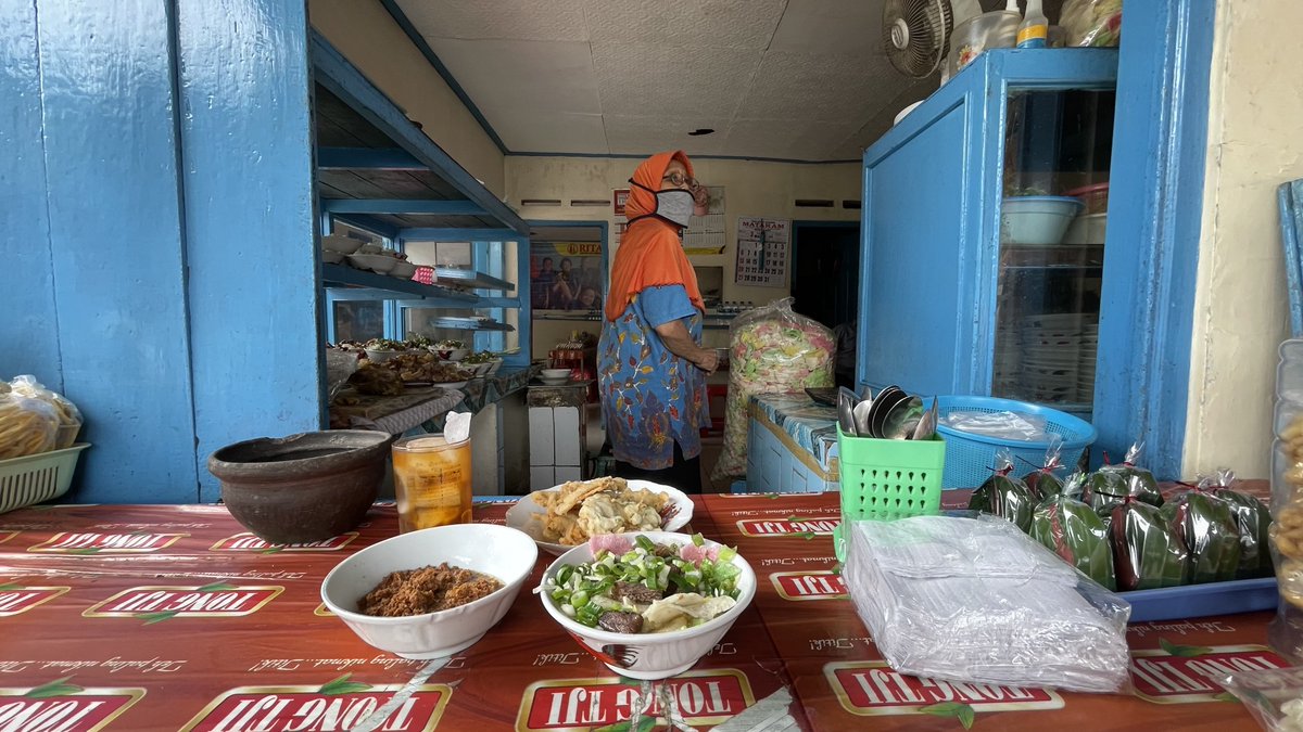 kozirama's tweet photo. Salah satu penghuni tahta tertinggi persotoan nusantara. Sutri juga cakep https://t.co/01YM1G4opy