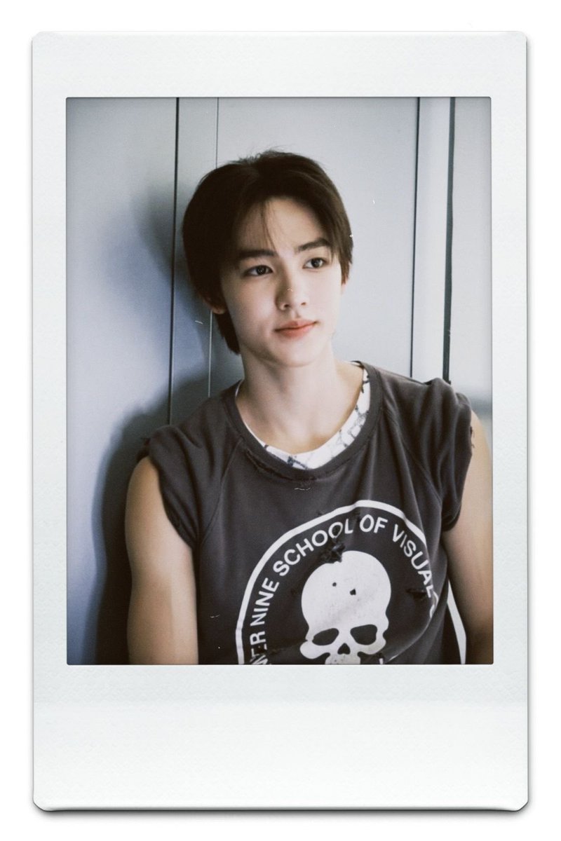 wordslain's tweet image. perhaps the wall built around him
(was never very high to begin with).

a seonghyeon few tweets au.