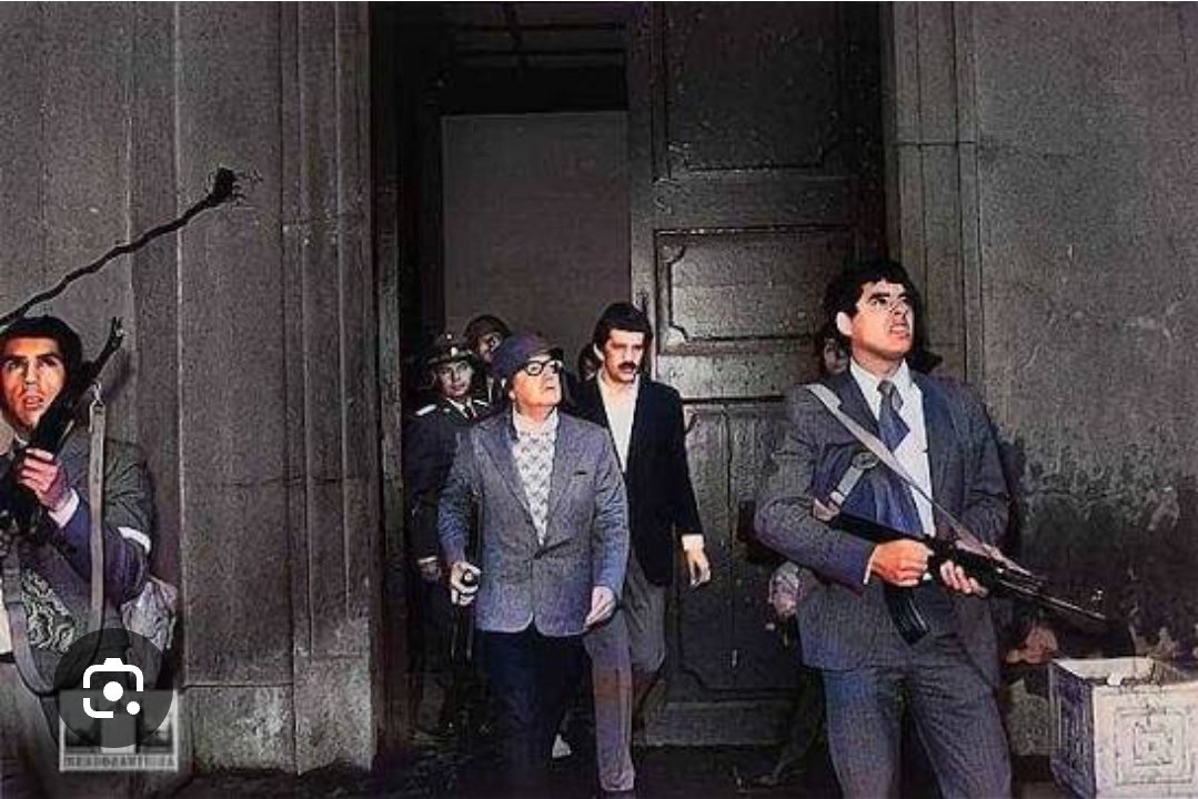 A los chavistas y sus testaferros en Chile, que han weveado y bravocunado x 30años c/su show... se las dejo aquí, en colores... Hoy no tienen siquiera algo así para prenderle una vela... Cobardes y miserables.