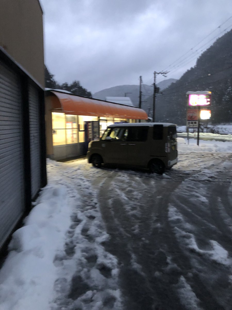 どくM さんにレトロ自販機訪問中に凸しちゃいました タオルとバッグありがとうございました #レトロ自販機 #コインスナックふじ