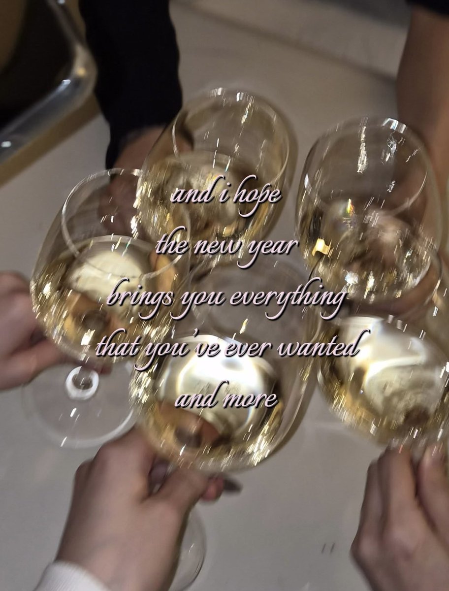 chaerwon's tweet image. Happy new year! 🥂🤍