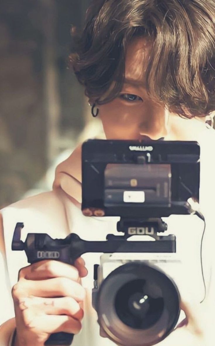 jnpolloxk's tweet image. "I saw Rolling Stones video clip, starred by 𝗞𝗿𝗶𝘀𝘁𝗲𝗻 𝗦𝘁𝗲𝘄𝗮𝗿𝘁 and I was like 'we should have a video about a woman who does things independently' then I met Cindy. I never met a blonde girl who doesn't need men as much as her."

Joan Dalí about the music video.