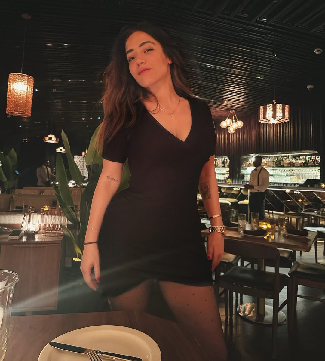 واقفة زي زنجي بزبر حامي جاهز يحفر اخرمنا المولعه وتعشر عبيدها واحد واحد