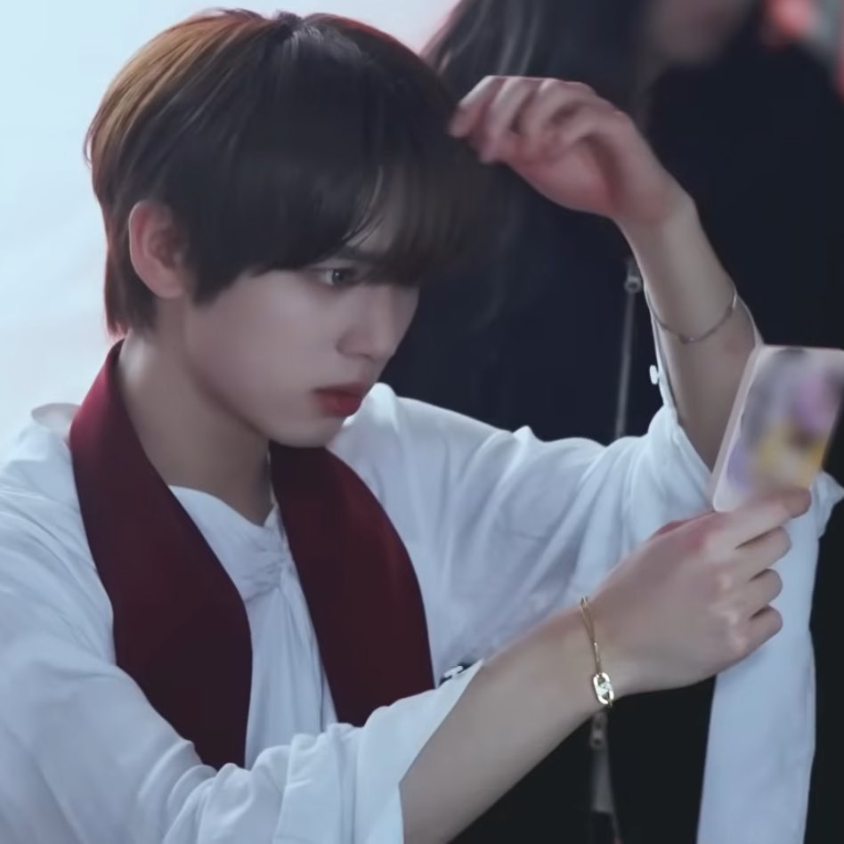 260103 선물 인증샷💐

유진아 또 선물 착용해줘서 고마워 ꒰ᐡ•̥ •̥ᐡ꒱