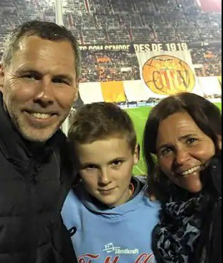 Valencia360_'s tweet photo. Entra Durán por Williot Swedberg, que sale del campo lesionado. Williot fue criado en València a pesar de ser sueco y siempre ha sido valencianista de pequeño. Mucho ánimo https://t.co/sw6wRfV4ug