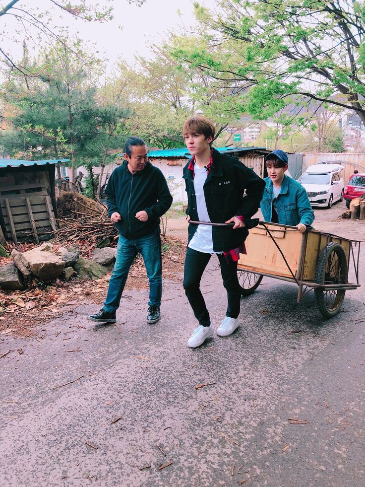 howoostar's tweet image. vernon pulling hoshi in a cart