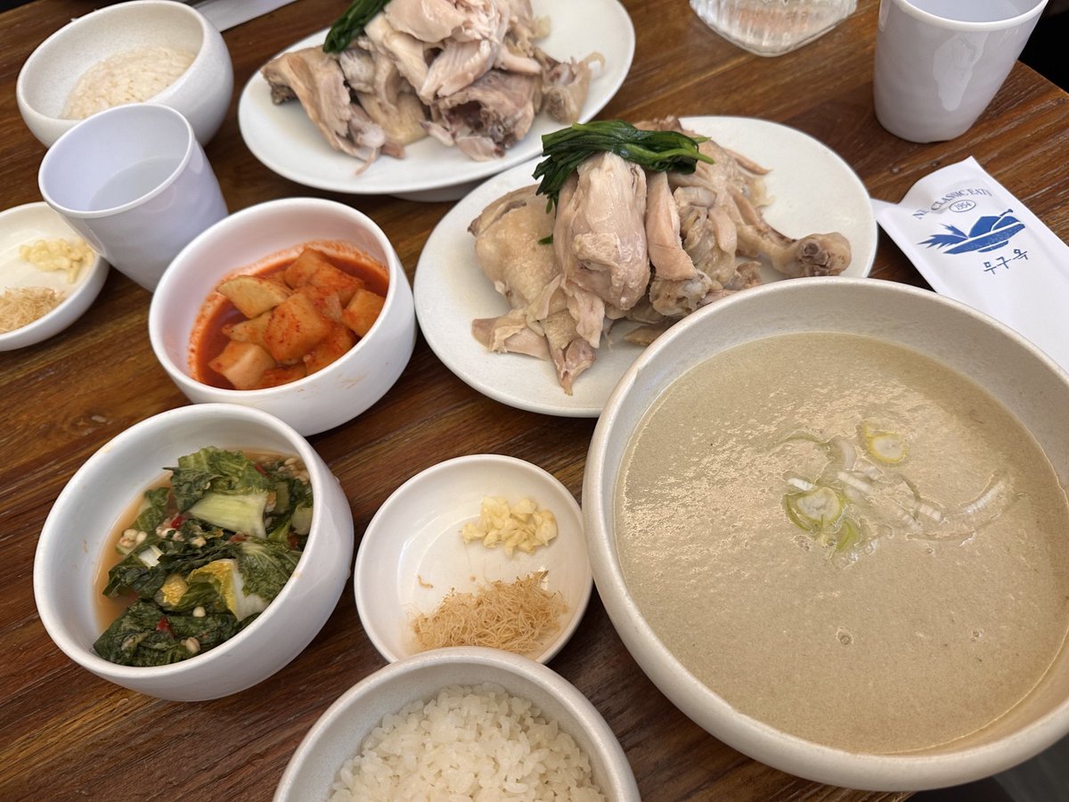 _totonouchan_'s tweet photo. 明けましておめでとうございます🎍🌅

韓国で年越しして、箱根駅伝を見なければいけないので元旦に帰国。
DDPのカウントダウン楽しかった🇰🇷

今年の箱根、ほんっとにおもしろかったー
5区の記憶なくしてもう一回見たい
来年まだ名探偵いるから問題解決に期待👓
次の箱根までわたしも頑張る https://t.co/mSry2QRDPp