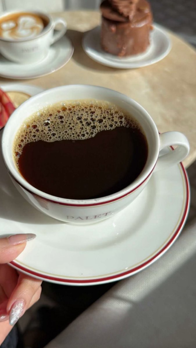 •
•

 كوب قهوه بـ عنوان :

                 خذني من الزمان ومن دواعي جهاده
                 انت قلبك يمون و خطوتي لك جريـه ..〆

*
 مسـاء الحـب ..♥️