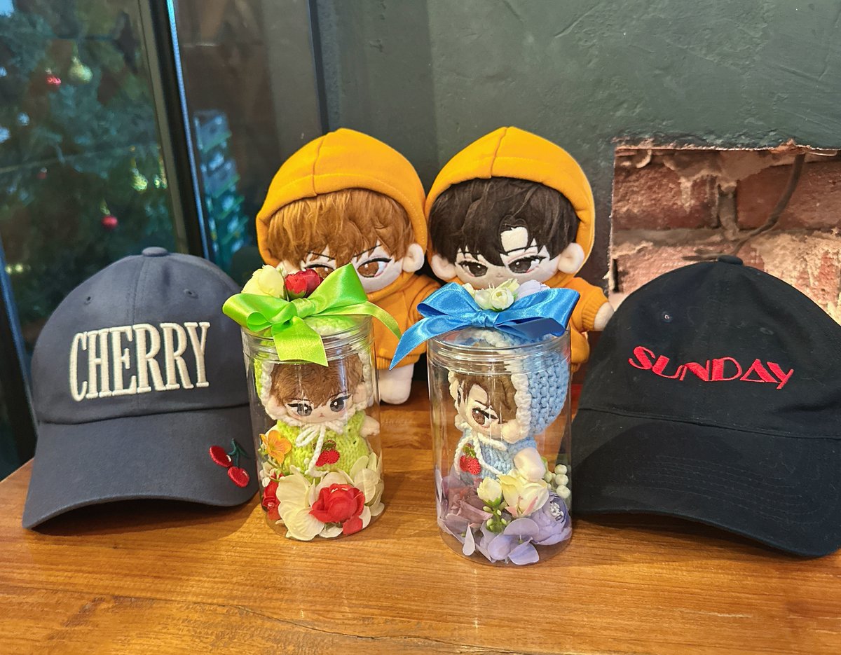 추운 날씨에 먼 길 와주신 모든 분들 감사합니다!
사실 사인회 고민을 많이 했었는데, 하지 않았더라면 후회했을 거란 생각이 들 정도로 독자님들을 직접 만나 뵙고 인사드릴 수 있는 순간이 너무너무 행복한 하루였어요. 챙겨주신 편지, 선물은 소중히 간직하고 쓰겠습니다..🧡