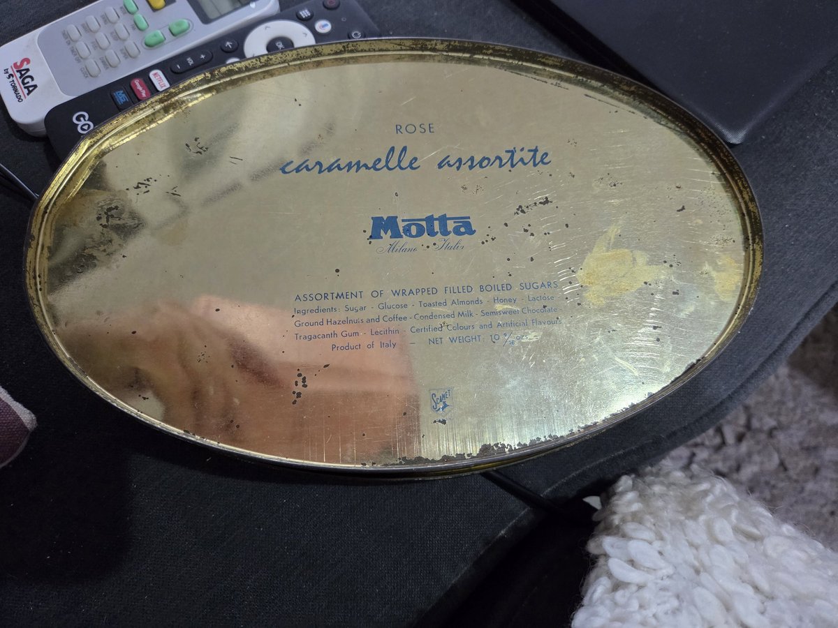 MorSarahBH's tweet image. Soon to be posted on my eBay...
#oldisgold
#collectibleboxes
#candyboxes
#roses
#motta