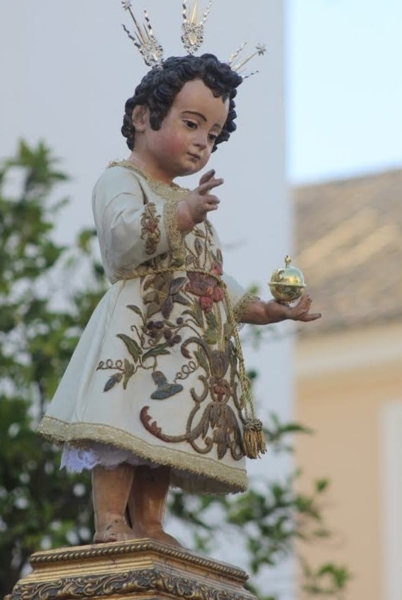 3 de enero, Festividad del Dulce Nombre de Jesús.

"Dios le otorgó un nombre sobre todo nombre, para que en el nombre de Jesús toda rodilla se doble, en los cielos y en la tierra; y toda lengua proclame que Jesucristo es el Señor, para gloria de Dios Padre". (Filipenses 2: 9-11).