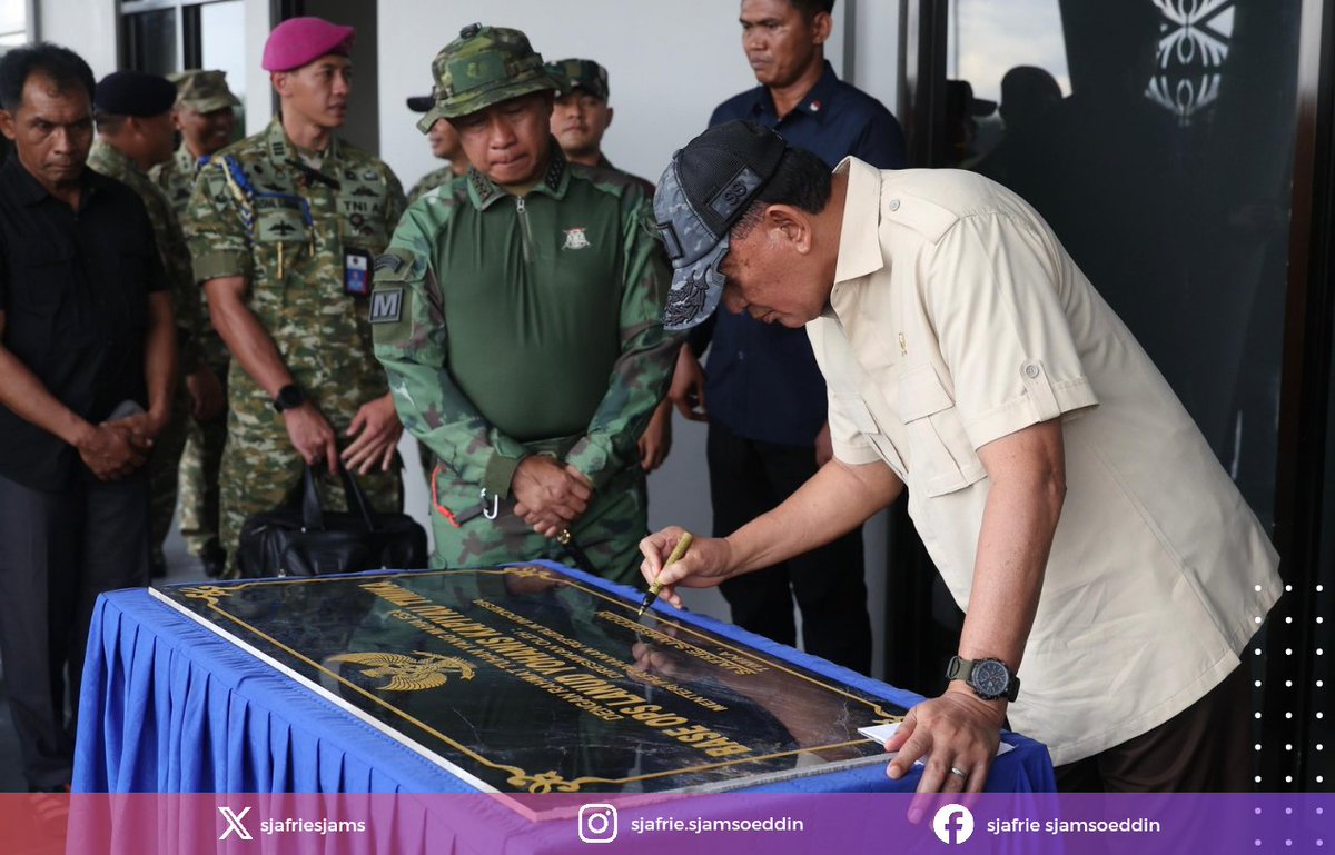 sjafriesjams's tweet photo. Bersama Panglima TNI, saya meresmikan infrastruktur dan sarana prasarana Lanud Yohanis Kapiyau sebagai bagian dari penguatan postur pertahanan udara di wilayah timur Indonesia (Jumat, 2 Januari 2026).

Pembangunan ini merupakan investasi strategis negara untuk meningkatkan kesiapsiagaan, mobilitas, dan daya tangkal TNI AU dalam menjaga kedaulatan serta melindungi segenap rakyat Indonesia.

Sinergi TNI yang solid, didukung infrastruktur yang andal adalah kunci pertahanan nasional yang kuat dan berlapis.

@Kemhan_RI @Puspen_TNI