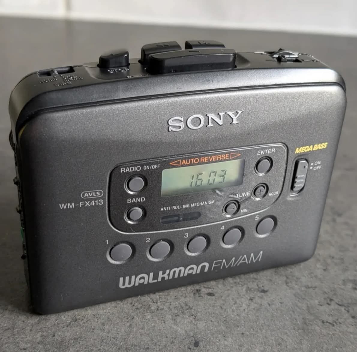 SantiLiebanaR's tweet image. Mucho hablar de que nos engañaron con el euro, pero nadie dice nada de que nos engañaron con el Megabass del walkman.