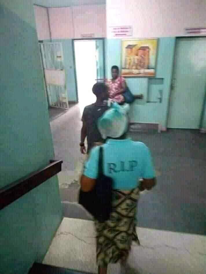 Why you go wear this kind polo go visit person for hospital😅😅