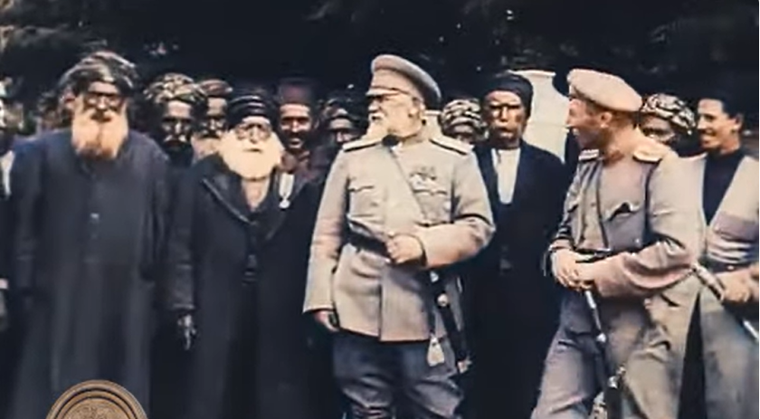 r_zelyut's tweet image. Yıl 1916
Yer: Erzincan
İşte dinci bir Kürt Lider: 
Müslüman Osmanlı ordusunu arkadan vuran  Şeyh Sait'e, Hıristiyan Çarlık Ordusu Kafkas Cephesi Komutanı Grandük Nikolay Nikolayevich tarafından madalya verilişi...
(Not: Burada Seyit Rıza  yoktur; Ruslarla işbirliği yapmamıştır.)