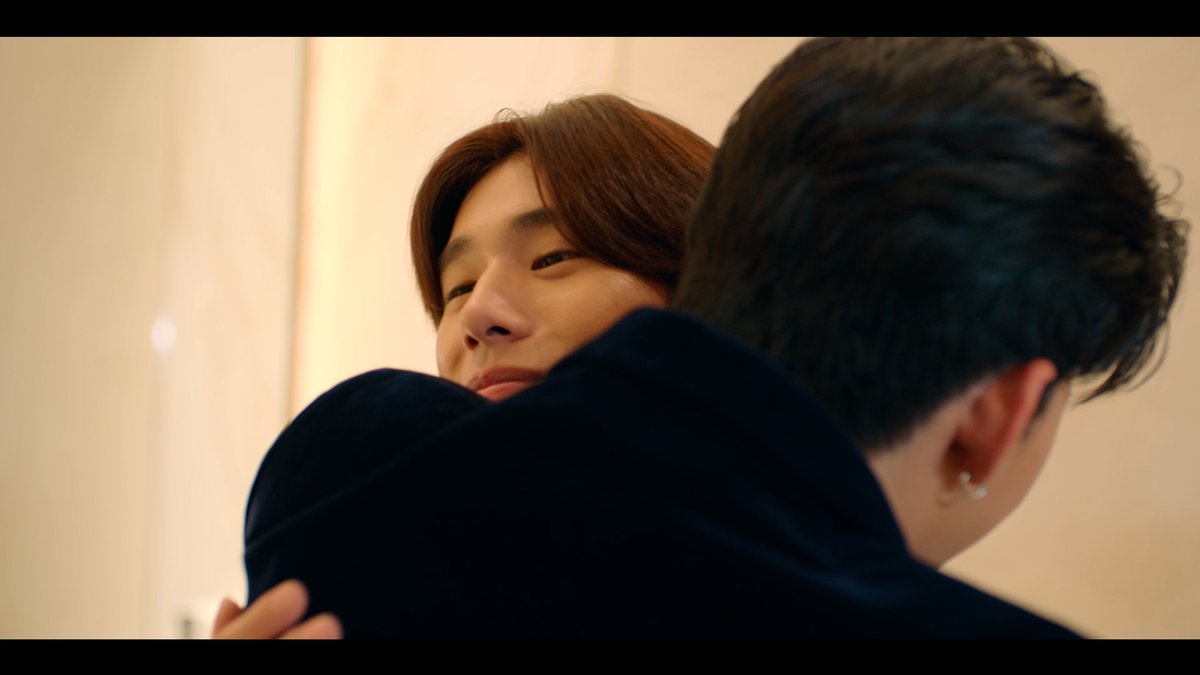 GMMTV's tweet image. คำแนะนำการเลี้ยงม๋าเด็กโกลเด้น บ๊อกแบ๊ก 🐶
- ให้ความรักอย่างสม่ำเสมอ
- สัมผัสเบา ๆ ด้วยความรักอย่างต่ำ 'ทุกวัน'
- เอาให้ติดใจ รักเจ้าของแค่คนเดียว
- ถ้าทนลูกอ้อนไม่ได้ก็ให้บอกรักวันละ 3 เวลา
#MeAndTheeSeriesEP8
@ppnaravit @phuwintang