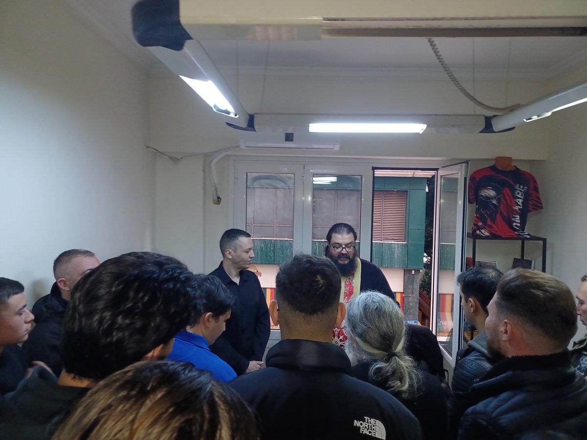 kasidiarisfans's tweet image. Η κοπή της βασιλόπιτας ξεκίνησε
Τα γραφεία είναι γεμάτα 🇬🇷