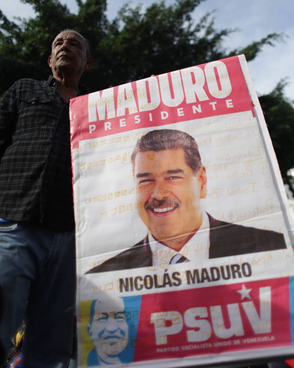 Venezuelans flood the streets in response to overnight U.S. terrorist attacks <a href="/nawseas/">R</a>