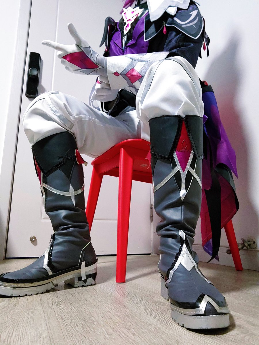 KiyuuMiotsuki's tweet image. 不懂就问，第一次出穿靴子的男角色，是要这样拍对吗？#杜林