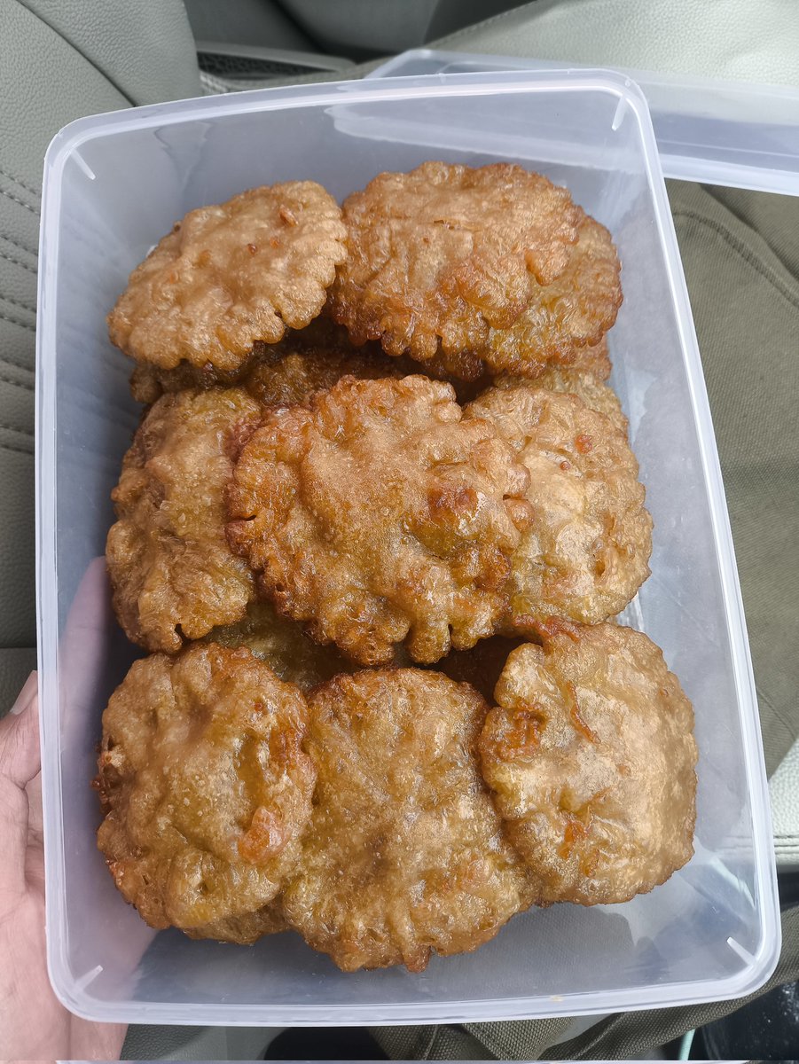 Restucadas's tweet photo. Namanya kue cucur semangat 😁 https://t.co/4ov3ifn9nQ