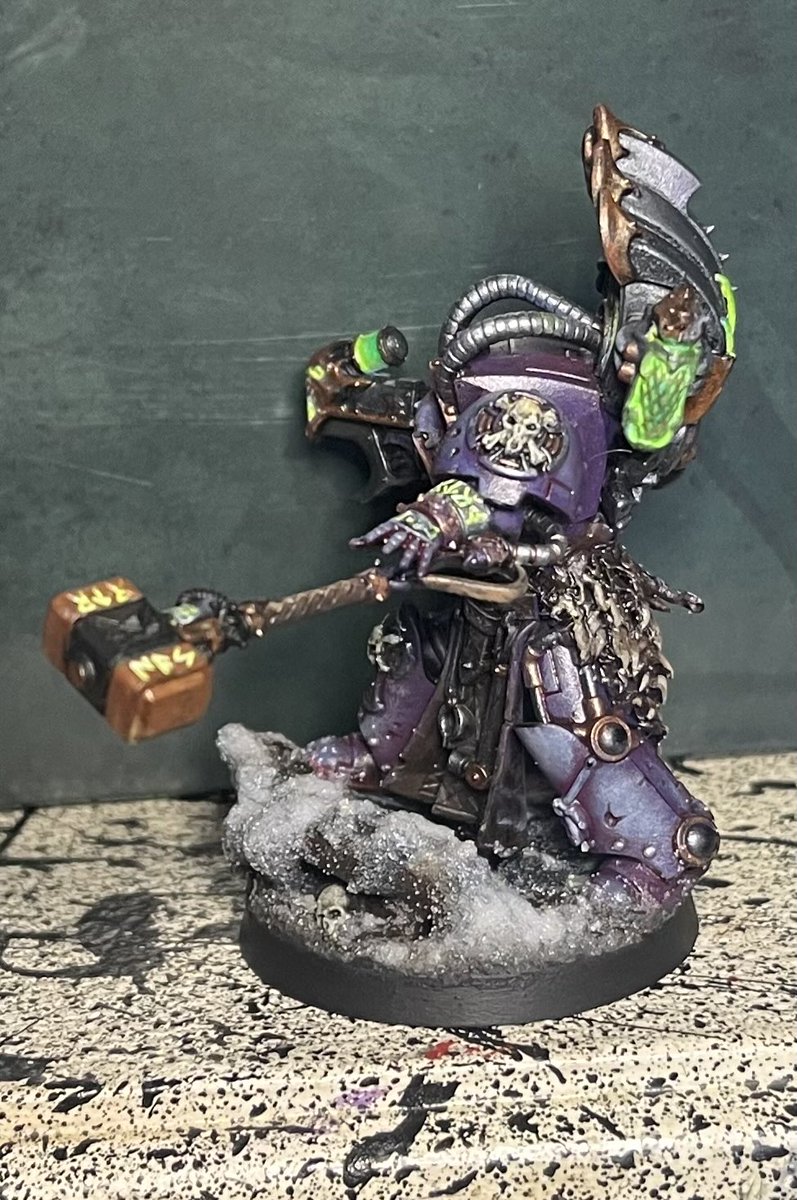 LeeWareing's tweet photo. This has taken way too long really but fun project nonetheless. Meet Arjac the Kakophonist. Now the doom sirens bellow with the might of the wolves. #warhammer40k https://t.co/1EB9T5Gte4