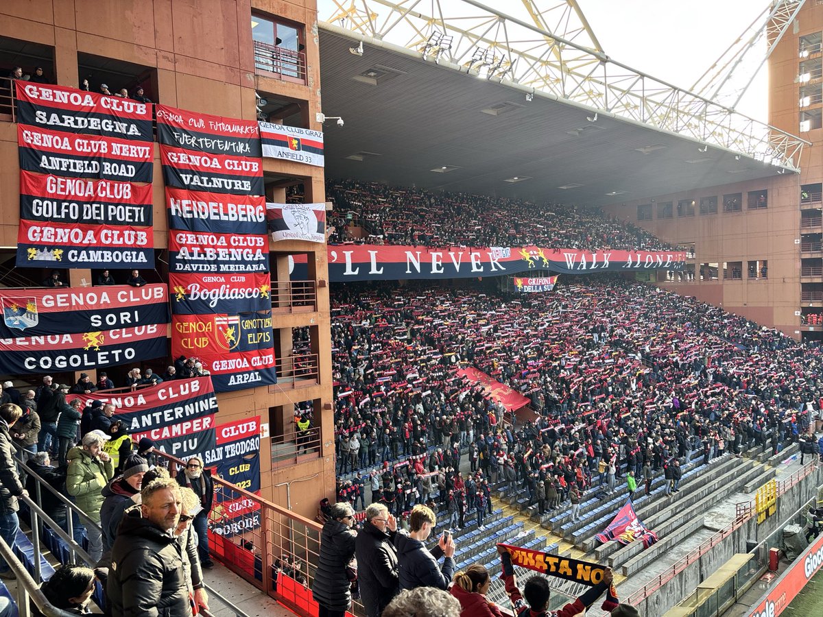 altarrik's tweet photo. @wloskarobota Saluti da Genova⚽️⚽️⚽️ https://t.co/k8Akgy6Hdk