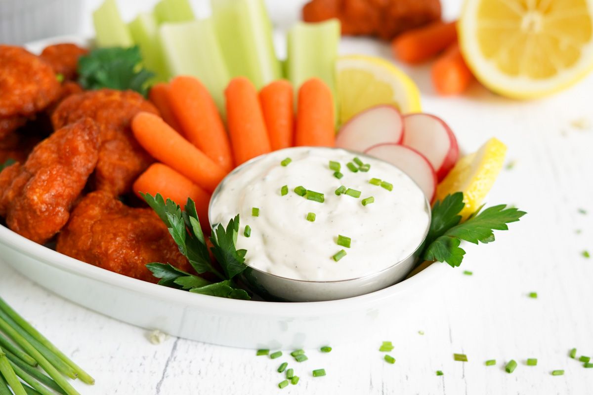 kyleecooks's tweet image. This easy blue cheese dip recipe is fantastic for veggies, chips or chicken, has only 5 ingredients and is mixed up in under 5 minutes! #bluecheese #dip #dressing #appetizer #kyleecooks kyleecooks.com/blue-cheese-di…