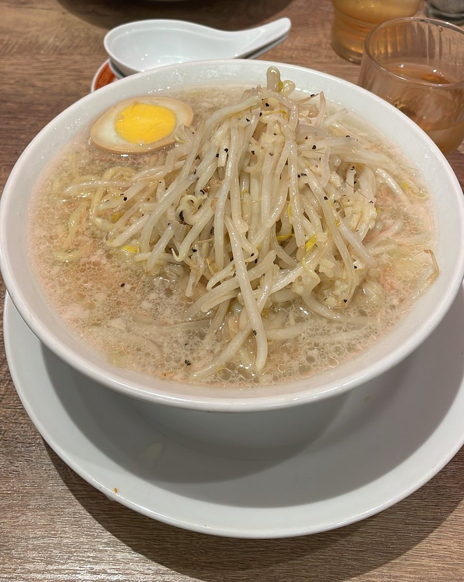 ワンタン麺なんだけど俺には二郎系ラーメンに感じたぜ。