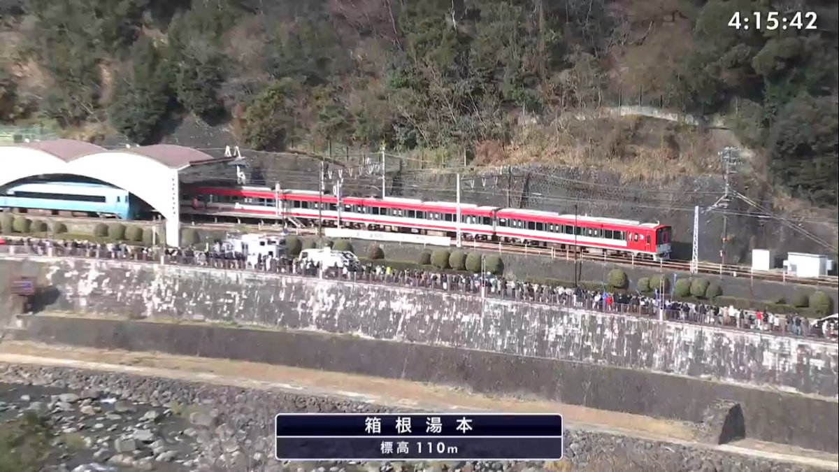 e583_hamanasu's tweet photo. #箱根駅伝2026　見逃し配信より　５区
小田急赤い１０００形　箱根湯本駅に入線 https://t.co/vWncqVmpTO