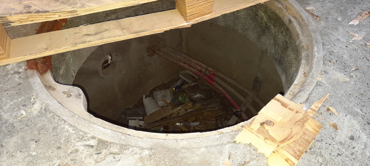 rake_dd's tweet image. @Trafico_ZMG @CFEmx ⚠️⚠️ 2 Registros sin tapa en vía pública MUY PELIGROSOS! Han tenido suerte de que no se roben el cable. Av Beethoven casi esquina Av. Patria, Lomas del Seminario, Zapopan. Afuera de muebles #Dico uno en frente del otro ⚠️⚠️ TIENE MESES Y NO ATIENDEN! URGENTE