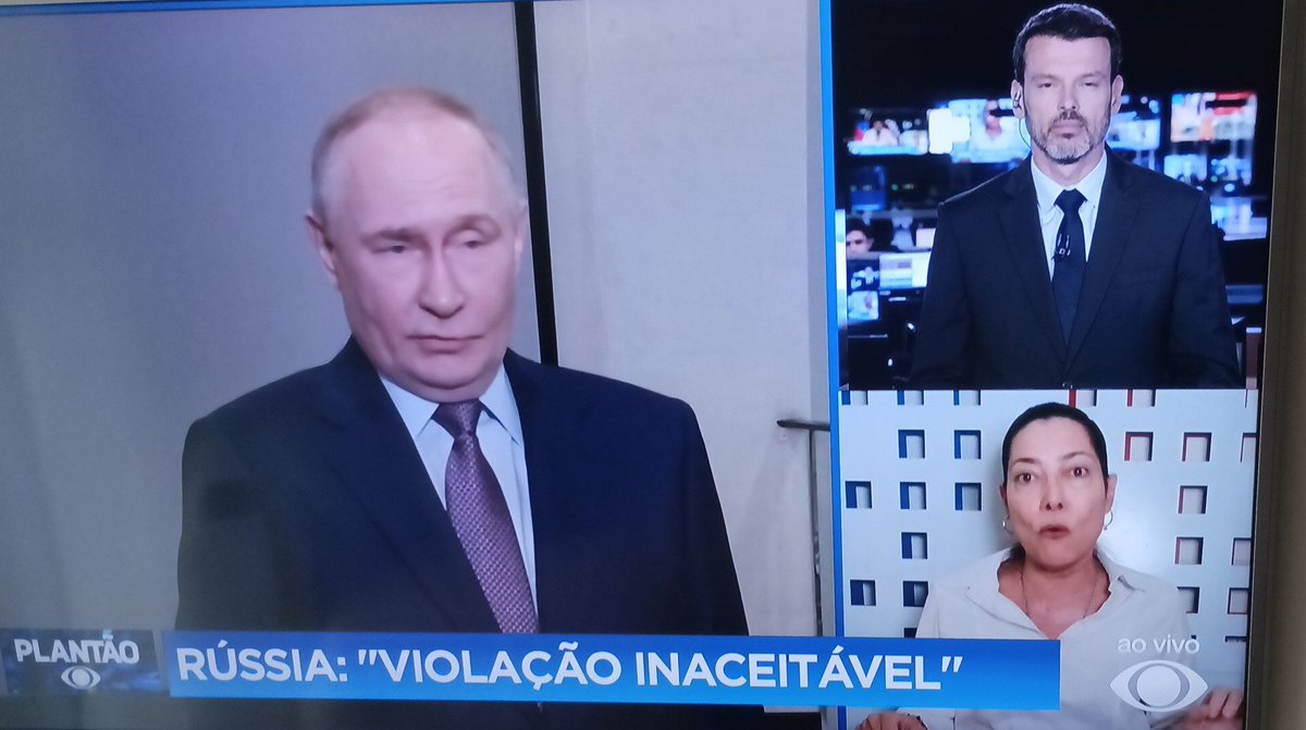 Telo23597158's tweet image. Repórter da Band:

- O governo brazyleiro não descarta o envio de forças militares para a região...

Tenta a sorte lá, Champs .. 🤡😅🤣