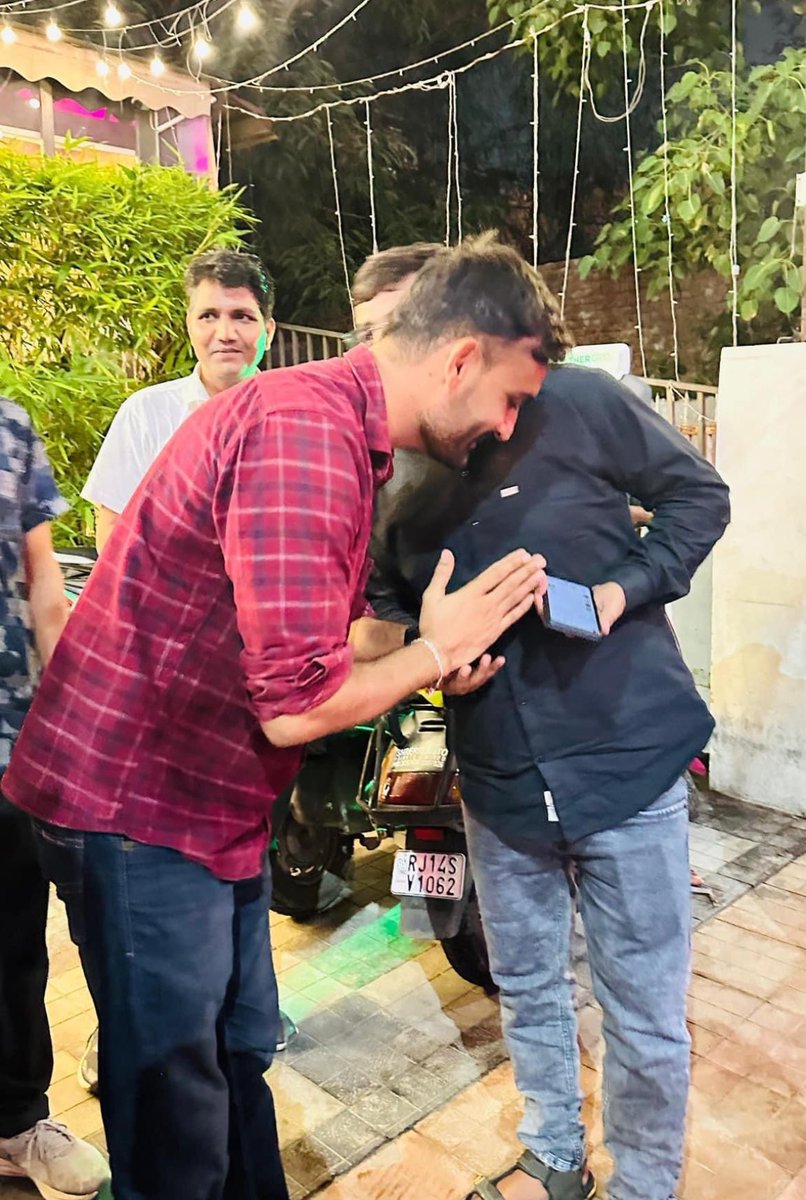 भाई <a href="/JATbera1/">Bhera ram</a> को शिक्षक से शिक्षक नेता बनने पर बहुत बहुत बधाई और शुभकामनाएँ ।
शिक्षकों की प्रत्येक लड़ाई में राजस्थान बेरोजगार यूनियन मज़बूती से साथ खड़ा रहेगा ।। 
❤️❤️❤️❤️❤️🤝🤝🤝🤝❤️❤️❤️❤️
<a href="/Ravindrachdry/">Ravindra Choudhary</a> <a href="/RamdevChotiya76/">RAMDEV CHOTIYA</a>