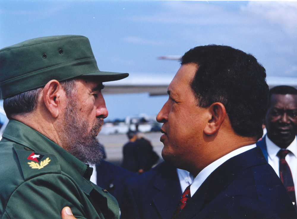 #Fidel: " #Venezuela  no está sola. Cuba está con Venezuela, y con ella, todos los pueblos dignos de América Latina y el mundo".
#CubaConVenezuela