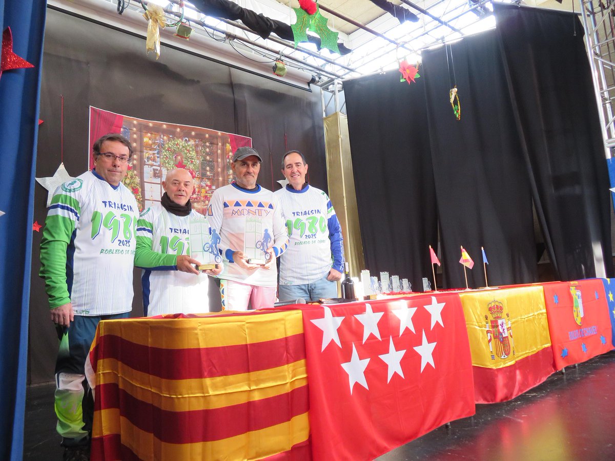 Hermanamiento entre Club K y K Motor y Motor Club Terrassa como pioneros en la organización del trialsin en España, celebrado en presencia del alcalde de Robledo de Chavela Fernando Casado, con motivo del Trialsin 45 Aniversario del municipio madrileño. Foto África Quijada.