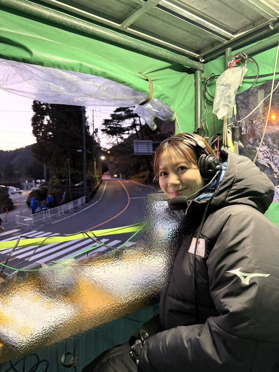 ishikawaminami_'s tweet photo. #箱根駅伝
初めて、小涌園で実況させていただきました。
小学生の時に見た箱根駅伝に夢をもらい、実況がしたくて入社しました。
新春の陽光に照らされる選手の姿は本当に素敵でした✨
この2日間のために努力を続けられた皆さん、近くから、遠くから支えてこられた方々、本当にお疲れ様でした。 https://t.co/8yuqQxyvDz
