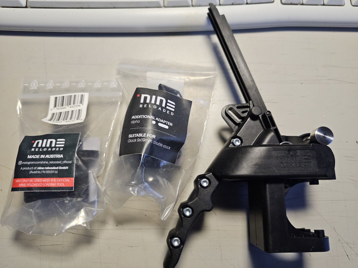 Habe mir neues Werkzeug gegönnt, nach 5 Magazinen will ich nie wieder ohne. Was habe ich mir letzte Woche die Finger kaputt gemacht. Wenn jemand überlegt, checkt mal Brownells. Ist da gerade im Angebot.