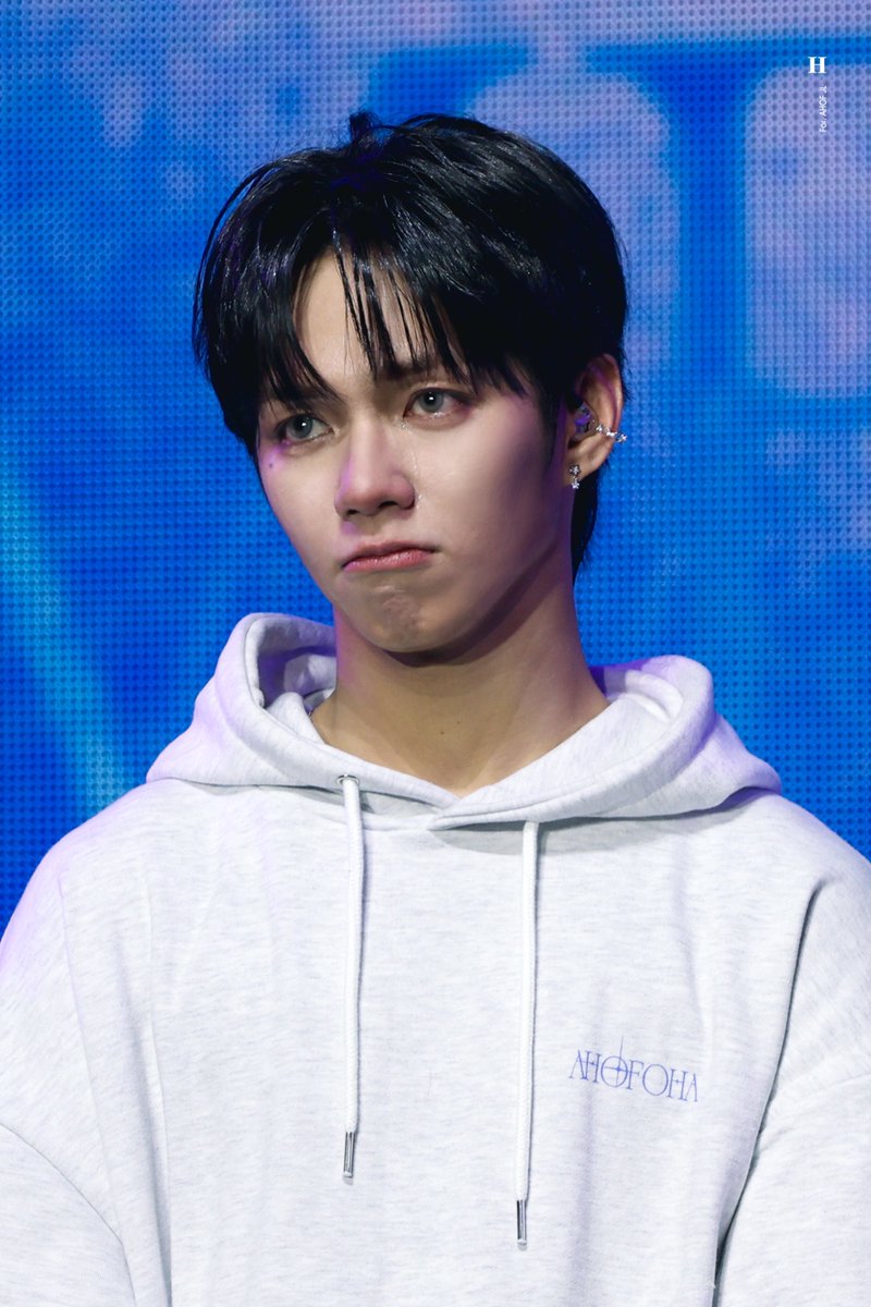 _Hxxyxxx's tweet image. 260103 AHOFOHA

강아지 운다🥹🥹

#AHOF #아홉 #JL #제이엘