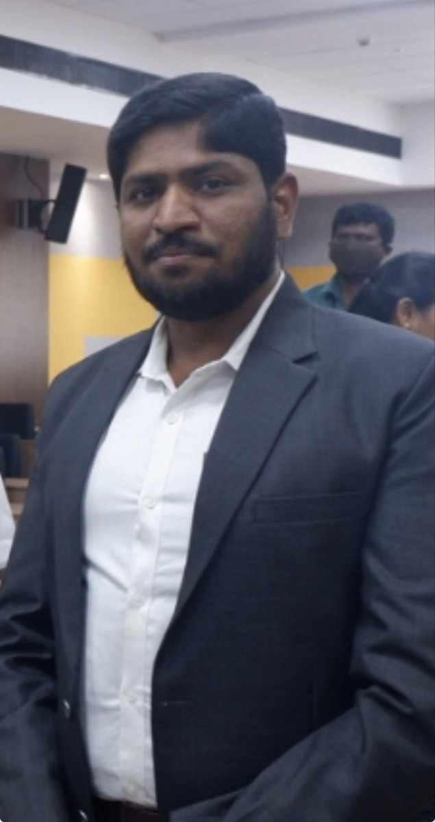 KadharLal's tweet photo. @grok remove all background put blue colour behind me https://t.co/8R7yjyDart
