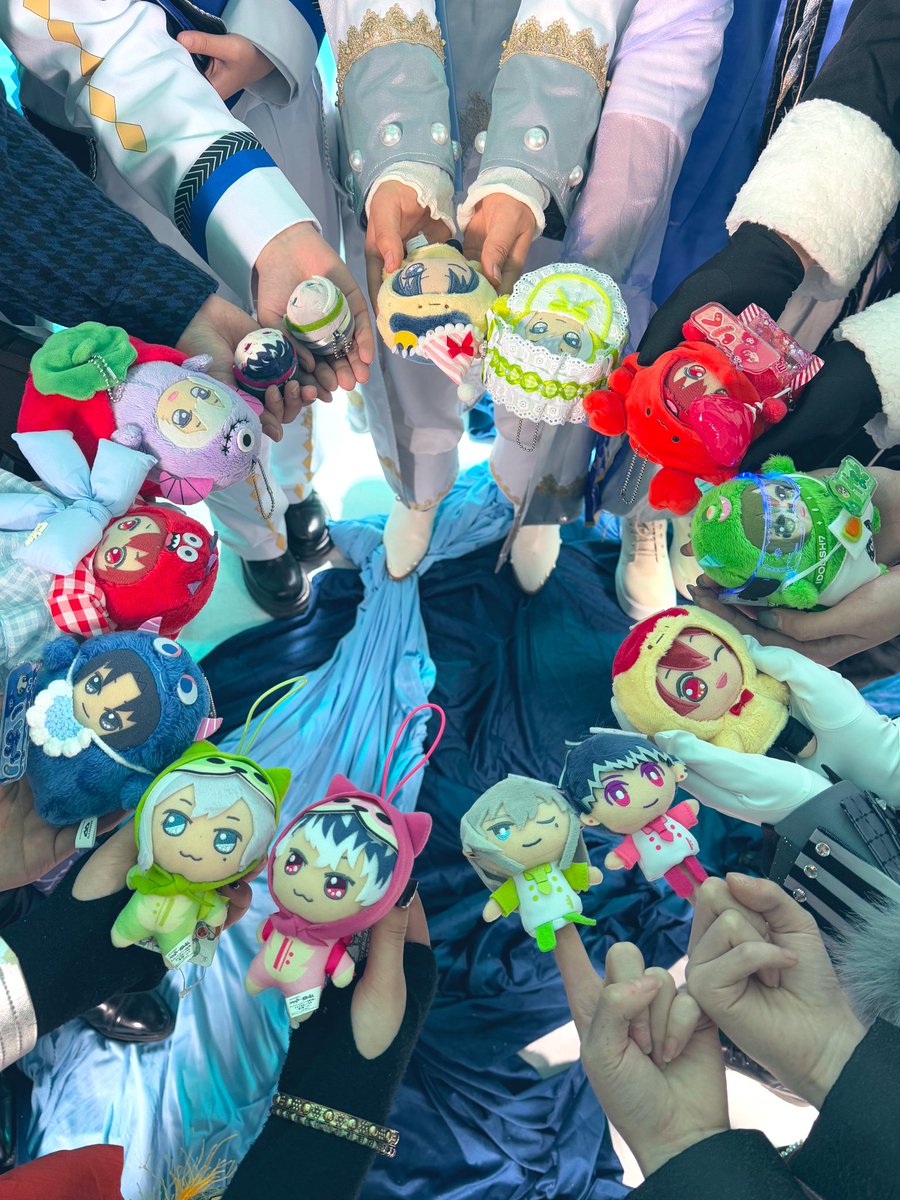和泉一織のコス合わせに参加したよ。
かっこいいみなさんと一緒に撮影できてとても幸せです🙌