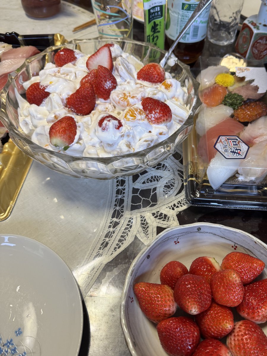 実家のお正月といえばこれ！
正式名称が不明だけど「フルーツの生クリーム和え」
姪っ子たちにも大人気！
#そらぴ飯2026
